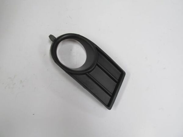 SUZUKI SWIFT- 05/07; SİS LAMBA KAPAĞI SAĞ SİS DELİKLİ (TYG)