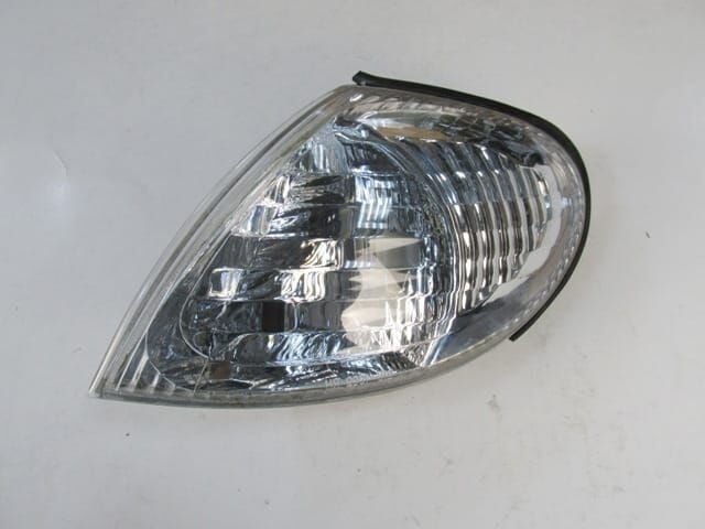 NISSAN ALMERA- N16- SD/HB- 00/03; ÖN SİNYAL SOL BEYAZ (H4 TİPİ FAR İÇİN UYUMLU)(CASP)