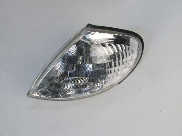 NISSAN ALMERA- N16- SD/HB- 00/03; ÖN SİNYAL SOL BEYAZ (H4 TİPİ FAR İÇİN UYUMLU)(CASP)