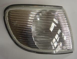 AUDI A6- 95/97; ÖN SİNYAL SAĞ BEYAZ (FAMELLA)