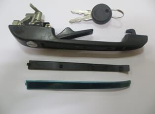 VOLKSWAGEN GOLF- 2- 85/91; ÖN KAPI DIŞ AÇMA KOLU SOL KİLİTLİ/ANAHTARLI