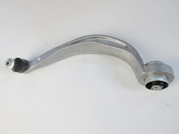 AUDI A4- 15/18; ÖN ALT TABLA SAĞ EĞRİ TİP BURÇLU/ROTİLLİ (65 MM M12) (SALINCAK) ALÜMİNYUM (SH)