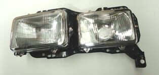 ISUZU NPR- 90/97; FAR LAMBASI SOL ÇİFTLİ (BAĞLANTI SACI İLE BİRLİKTE)(H4/H4)(FAMELLA)