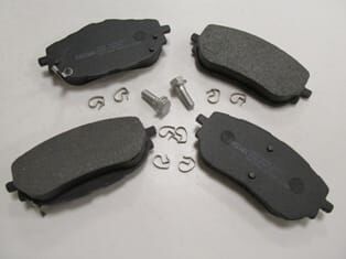 TOYOTA COROLLA- NDE180- 13/18; ÖN FREN BALATASI (DİSK) (134,2X60X18/134,2X51,50X18) (DAIWA)