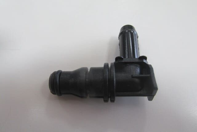 MERCEDES C CLASS- W204- 07/11; RADYATÖR YEDEK SU DEPOSU HAVA HORTUM UCU (RAKOR)