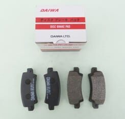 TOYOTA COROLLA- ZZE121- 02/06; ARKA FREN BALATASI (DİSK) (95,6X33,5X14,5) (DAIWA)