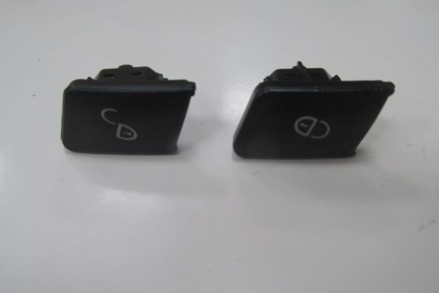 MERCEDES C CLASS- W204- 11/13; OTOMATİK KAPI KİLİTLEME DÜĞMESİ BUTONU AÇMA/KAPAMA SET (2 PARÇA)