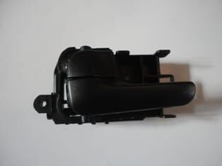 NISSAN ALMERA- N16- SD/HB- 00/06; ÖN KAPI İÇ AÇMA KOLU SAĞ SİYAH (HUSHAN)