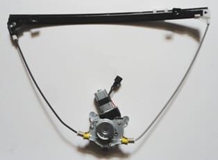 RENAULT MEGANE- 1- 99/02; ÖN CAM KRİKOSU SAĞ ELEKTRİKLİ/MOTORLU (HUSHAN)