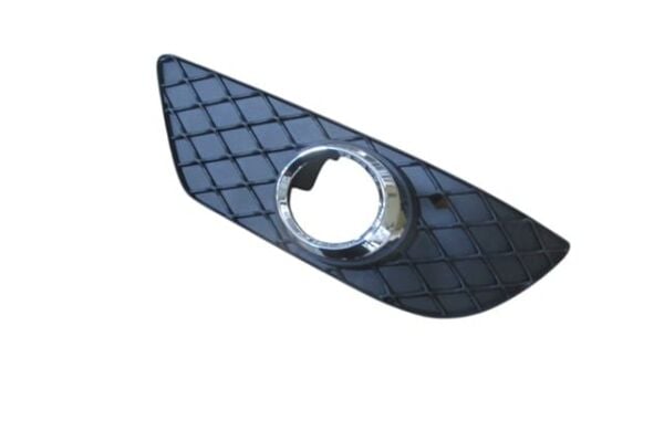 MERCEDES C CLASS- W204- 11/13; SİS LAMBA KAPAĞI SAĞ SİYAH (SİS DELİKLİ/NİKELAJ ÇERÇEVELİ) (TW)