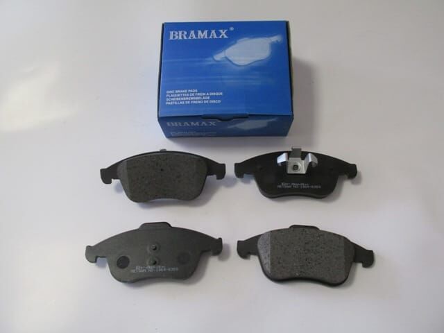 RENAULT LAGUNA- 06/08; ÖN FREN BALATASI (KABLOSUZ)(DİSK) (156,50X68,5X18/155,20X63,20X18)(BRAMAX