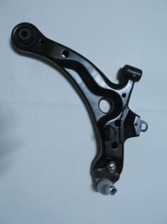 TOYOTA AVENSIS- 98/00; ÖN ALT TABLA SAĞ ROTİLLİ/BURÇLU (SALINCAK) (SH)