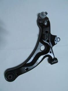 TOYOTA AVENSIS- 98/00; ÖN ALT TABLA SOL ROTİLLİ/BURÇLU (SALINCAK) (SH)