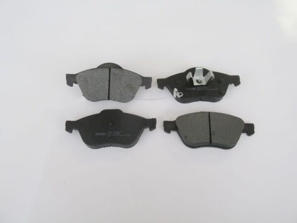 TOYOTA AVENSIS- 98/00; ÖN FREN BALATASI 1,6/1,8/2,0 (DİSK) (155X71,1X17,5/15 6,4X68,4X17,5) (DAI