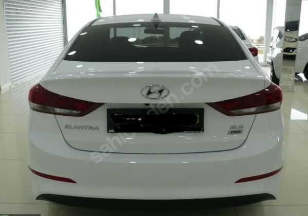 HYUNDAI ELANTRA- 16/18; ARAÇ BİLGİLERİ VE RESİMLERİ