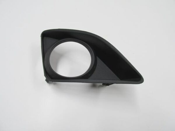 TOYOTA COROLLA- E150- 07/10; SİS LAMBA KAPAĞI SAĞ SİS DELİKLİ (FPI)