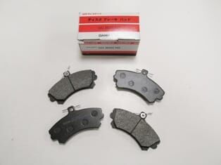 MITSUBISHI CARISMA- 97/00; ÖN FREN BALATASI 1.6/1.8/1,9 (DİSK) (130X72,7X15) (DAIWA)