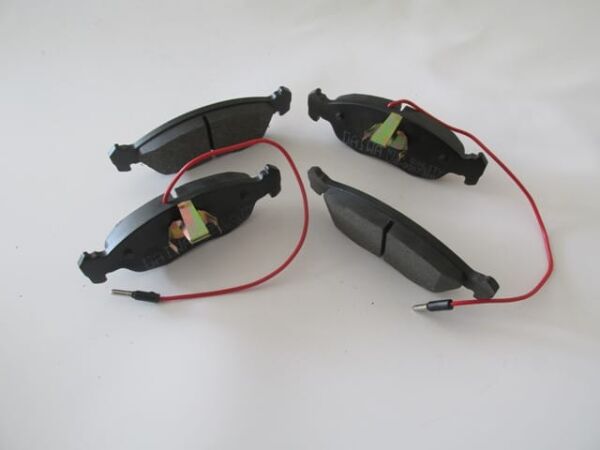 PEUGEOT 306- SD/HB- 97/00; ÖN FREN BALATASI (2 KABLOLU)(DİSK) (141,4X47,5X16/140,2X47,9X16) (BRA