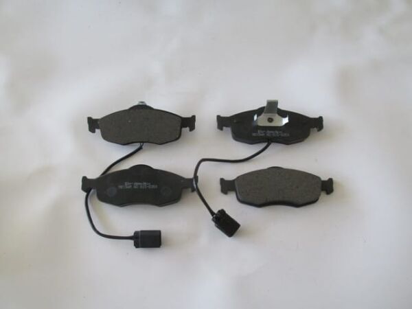 FORD MONDEO- 93/00; ÖN FREN BALATASI (2 KABLOLU) (DİSK) (155X58,7X18/15 6.4X58.7X18) (BRAMAX)