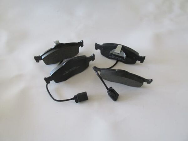 FORD MONDEO- 93/00; ÖN FREN BALATASI (2 KABLOLU) (DİSK) (155X58,7X18/15 6.4X58.7X18) (BRAMAX)