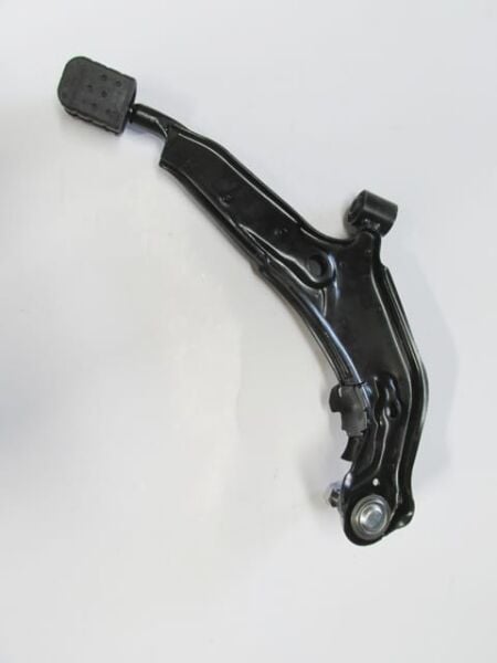 NISSAN MAXIMA- A32- 95/00; ÖN ALT TABLA SOL (SALINCAK) (SH)