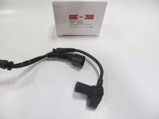 AUDI A6- 98/01; ABS SENSÖRÜ ÖN SAĞ/SOL AYNI (ADET) (2+2 FİŞLİ) (1,8/1,9 TDI/2,4/2,6/2,5 TDI)(SH)