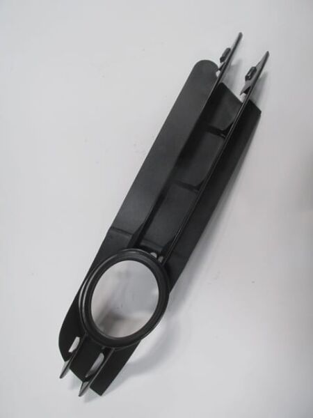 AUDI A6- 05/09; SİS LAMBA KAPAĞI SOL SİYAH SİS DELİKLİ (BENZİNLİ)(TW)