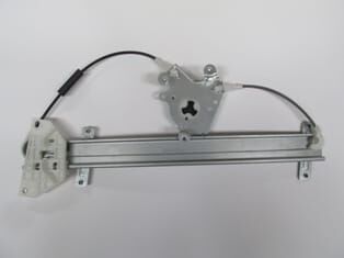 HYUNDAI ELANTRA- 95/97; ÖN CAM KRİKOSU SAĞ ELEKTRİKLİ/MOTORSUZ (ÜÇGEN TİP)