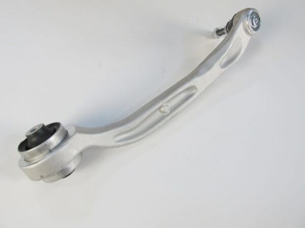 AUDI A6- 05/09; ÖN ALT TABLA SAĞ EĞRİ TİP (SALINCAK) ALÜMİNYUM (SH)