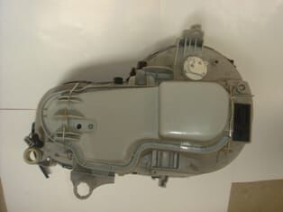 MERCEDES E CLASS- W210- 96/99; FAR LAMBASI SAĞ VAKUM AYARLI/ÇİZGİLİ CAMLI/4PİNLİ (H7/H7)(FAMELLA)