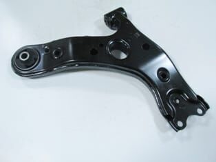 TOYOTA COROLLA- E150- 07/13; ÖN ALT TABLA SOL (BURÇLU/ROTİLSİZ) (SALINCAK) (SH)