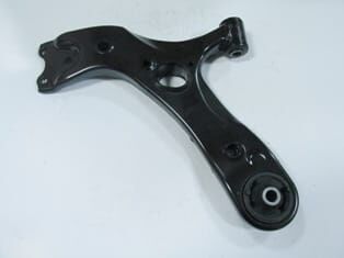 TOYOTA COROLLA- E150- 07/13; ÖN ALT TABLA SOL (BURÇLU/ROTİLSİZ) (SALINCAK) (SH)