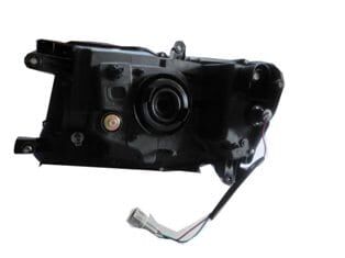 NISSAN PATROL- 06/07; FAR LAMBASI SAĞ MANUEL ŞEFFAF CAMLI (FAMELLA)