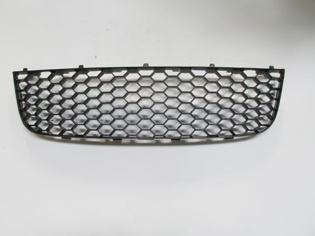 VOLKSWAGEN GOLF- 5- 05/09; ÖN TAMPON PANJURU ORTA SİYAH (GTI)(TÜV) (TYG)