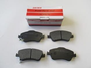 TOYOTA COROLLA- E150- 07/13; ÖN FREN BALATASI DİZEL (DİSK)(136,8X61,4X18/136,8X57,9X18) (DAIWA)