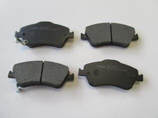 TOYOTA COROLLA- E150- 07/13; ÖN FREN BALATASI DİZEL (DİSK)(136,8X61,4X18/136,8X57,9X18) (DAIWA)