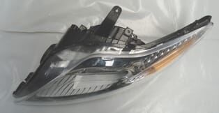 FORD MONDEO- 07/11; FAR LAMBASI SOL ELEKTRİKLİ/MOTORLU/MERCEKSİZ (H7/H1)8PİNLİ (FAMELLA)