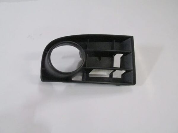 VOLKSWAGEN GOLF- 5- 04/09; SİS LAMBA KAPAĞI SAĞ SİYAH (SİS DELİKLİ) (BOYANIR TİP) (TYG)