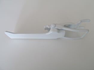 SUZUKI CARRY- 90/98; BAGAJ KAPAĞI YAN AÇMA KOLU SAĞ BEYAZ (KAMYONET TİPİ) (HUSHAN)