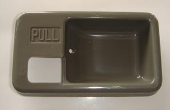 SUZUKI CARRY- 90/98; ÖN KAPI İÇ AÇMA KOLU ÇERÇEVESİ SOL GRİ (HUSHAN)