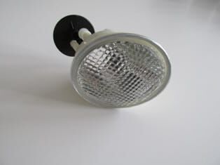 VOLKSWAGEN BEETLE- 98/06; GERİ VİTES LAMBASI SOL BEYAZ (TOSBAĞA)(TYC)