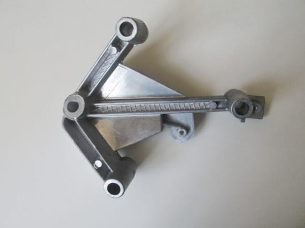 RENAULT KANGOO- 98/03; ŞANZUMAN BAĞLANTI AYAĞI SAĞ 1.4CC BENZİNLİ/1.9CC DİZEL