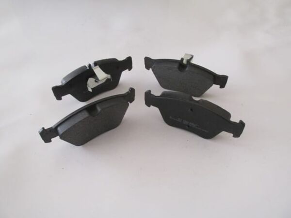 MERCEDES E CLASS- W210- 96/99; ÖN FREN BALATASI (KABLOSUZ)DİSK)150,2X66,3X18,5/151,2X60,8X18,5)B