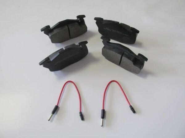 PEUGEOT 405- 87/96; ÖN FREN BALATASI (2 KABLOLU) (DİSK) (105X54,1X18) (BRAMAX)