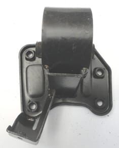 MITSUBISHI GALANT- 88/91; ÖN MOTOR TAKOZU SAĞ MANUEL (TENACITY)