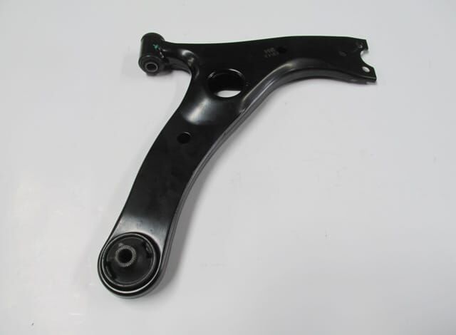 TOYOTA RAV4- 01/04; ÖN ALT TABLA SAĞ ROTİLSİZ (SALINCAK) (SH)