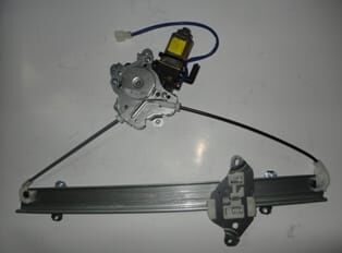 MITSUBISHI LANCER- 04/08; ÖN CAM KRİKOSU SOL ELEKTRİKLİ/MOTORLU 2FİŞLİ (HUSHAN)