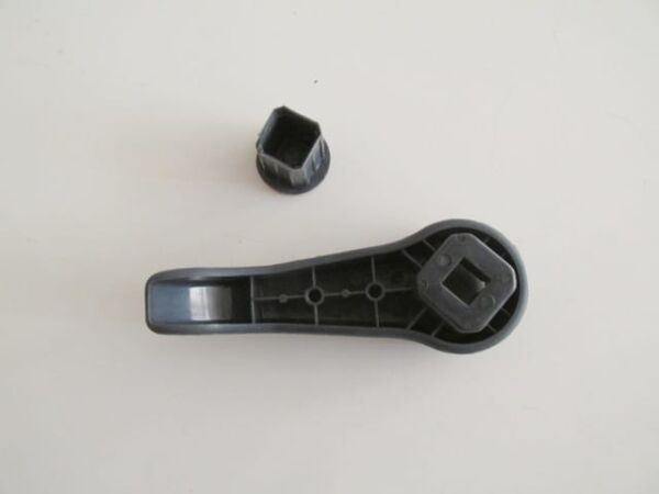 RENAULT CLIO- 2- HB- 98/01; KOLTUK AYAR KOLU SAĞ/SOL AYNI (ADET)