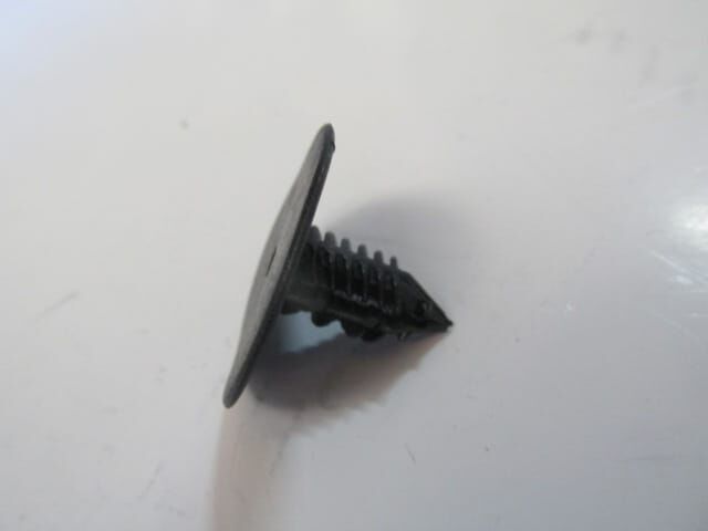 UNIVERSAL UNIVERSAL-; ÇAMURLUK DAVLUMBAZ KLİPSİ (RENAULT/DACIA)