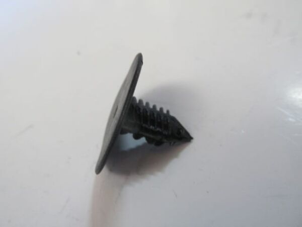 UNIVERSAL UNIVERSAL-; ÇAMURLUK DAVLUMBAZ KLİPSİ (RENAULT/DACIA)